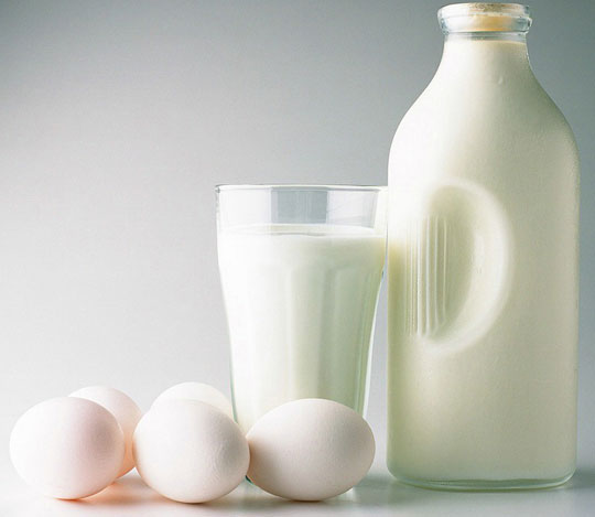 Mặt nạ trứng g&agrave; sữa tươi c&oacute; t&aacute;c dụng dưỡng da trắng mịn