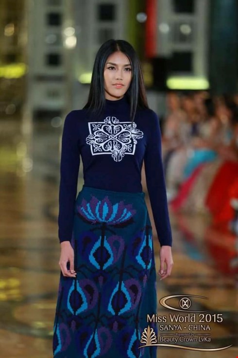 Lan Khu&ecirc; ghi điểm nhờ d&aacute;ng đi &lsquo;hổ mang&rsquo; trong phần thi Top Model