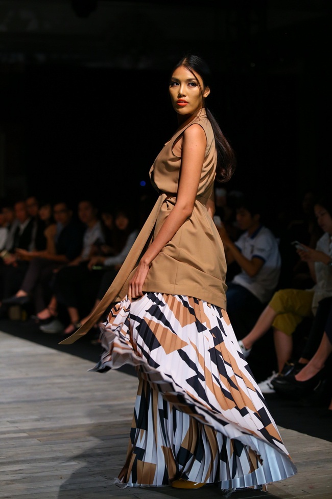 Lan Khu&ecirc; ghi điểm nhờ d&aacute;ng đi &lsquo;hổ mang&rsquo; trong phần thi Top Model