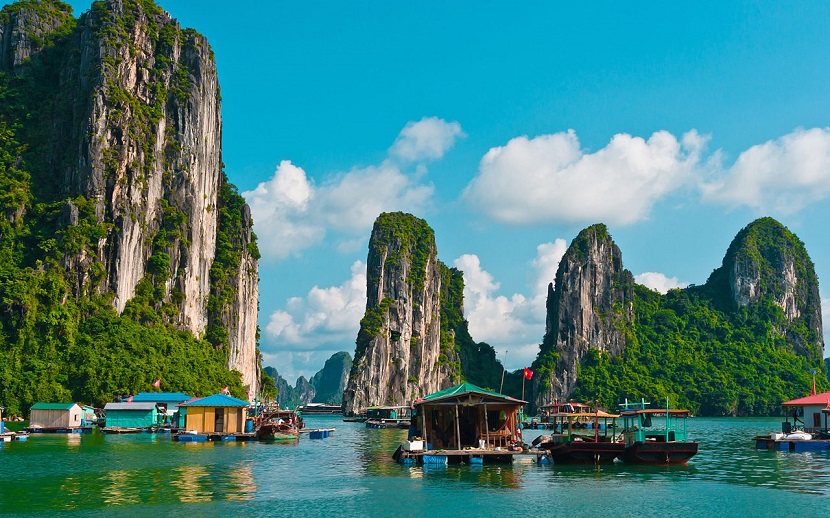 Ph&iacute; tham quan Hạ Long tăng cao, nhiều du kh&aacute;ch bỏ về