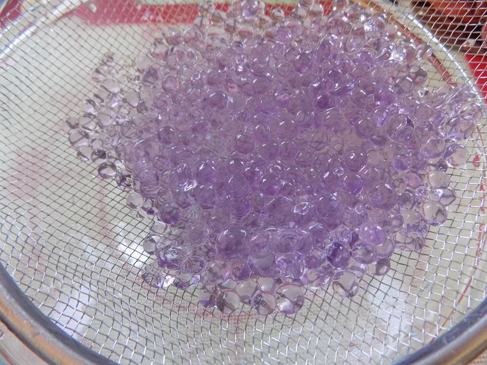C&aacute;ch đơn giản nhất để l&agrave;m thạch thủy tinh lung linh sắc m&agrave;u m&ugrave;a h&egrave; n&agrave;y