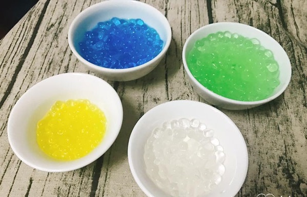 C&aacute;ch đơn giản nhất để l&agrave;m thạch thủy tinh lung linh sắc m&agrave;u m&ugrave;a h&egrave; n&agrave;y
