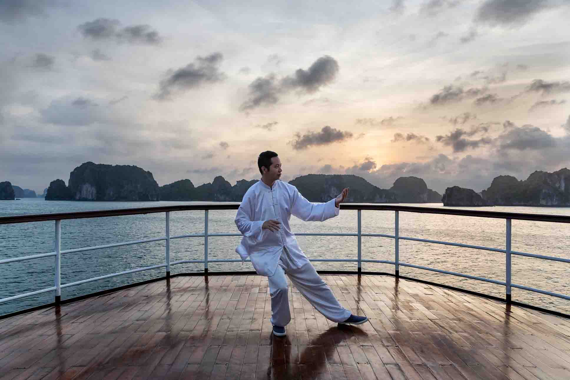 Du lịch Hạ Long với 5 trải nghiệm mới lạ cho một m&ugrave;a h&egrave; s&ocirc;i động