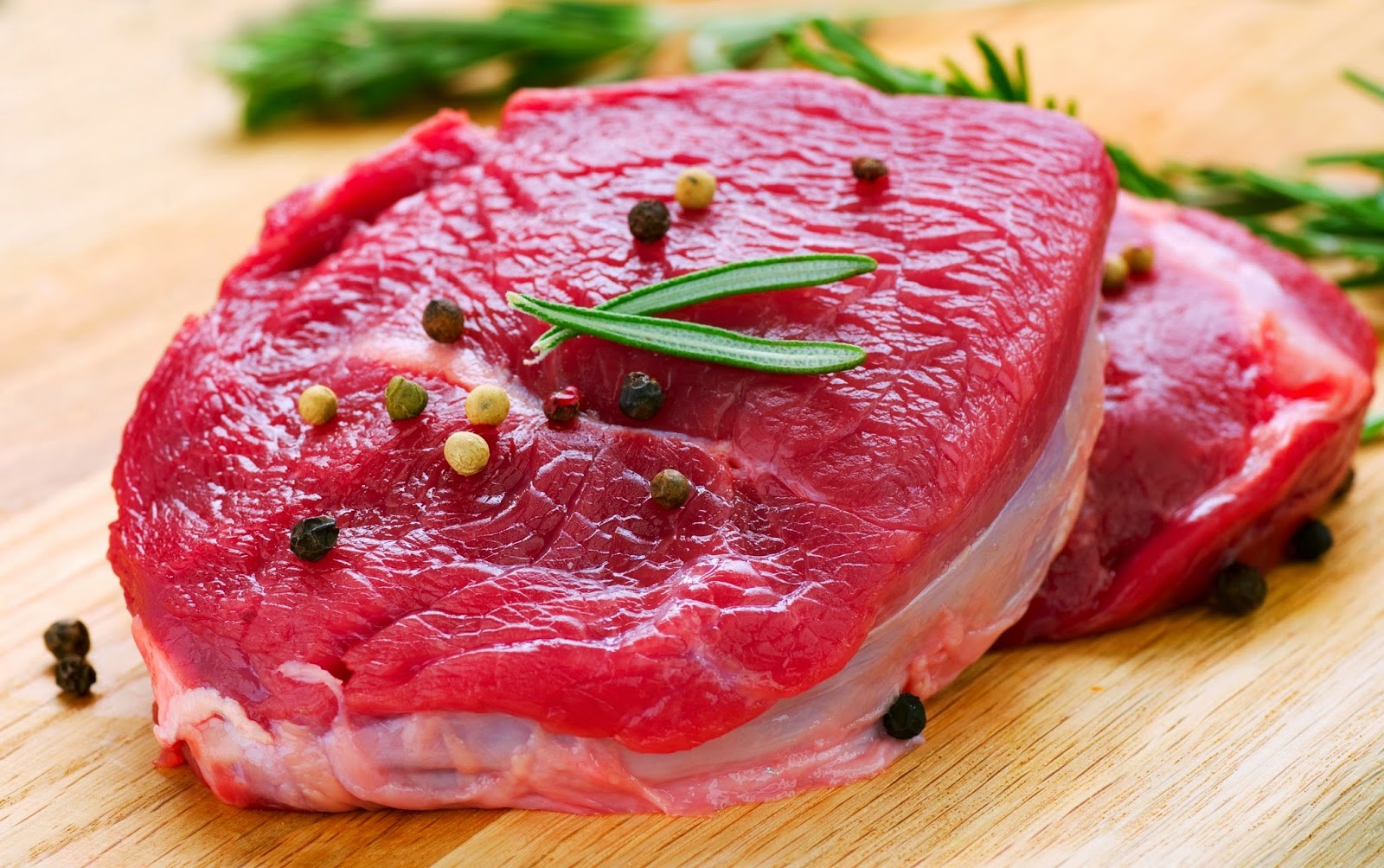 Gi&uacute;p bạn g&aacute;i 'nghiện son' thải độc ch&igrave; cho m&ocirc;i hiệu quả nhất