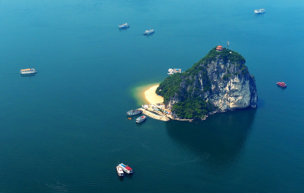Thủy phi cơ &ndash; trải nghiệm du lịch Hạ Long độc đ&aacute;o như Kong Kull Island