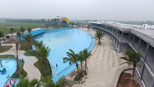 Giới trẻ H&agrave; Nội h&aacute;o hức với b&atilde;i biển nh&acirc;n tạo sắp khai trương đ&uacute;ng dịp 30/4 &ndash; 1/5