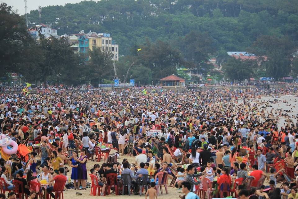 Nghỉ lễ 30/4 &ndash; 1/5, h&agrave;ng loạt những địa điểm du lịch nổi tiếng &lsquo;thất thủ&rsquo;