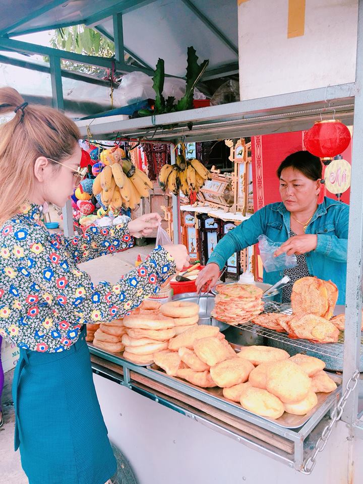 Kh&aacute;m ph&aacute; Hội An y&ecirc;n b&igrave;nh c&ugrave;ng Chi Pu