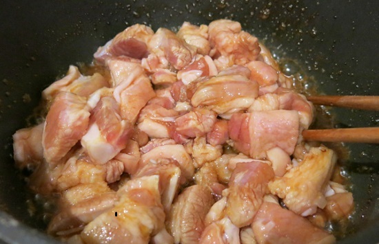 C&aacute;ch l&agrave;m thịt lợn kho dứa cho bữa trưa lạ miệng