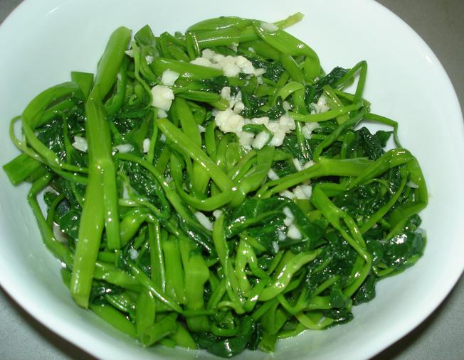 M&oacute;n rau muống x&agrave;o tỏi quen thuộc với c&aacute;c gia đ&igrave;nh
