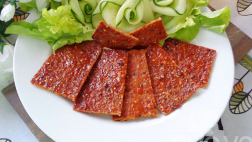 M&oacute;n thịt heo kh&ocirc; nướng để lai rai những ng&agrave;y nghỉ sẽ khiến bạn v&ocirc; c&ugrave;ng th&iacute;ch th&uacute;