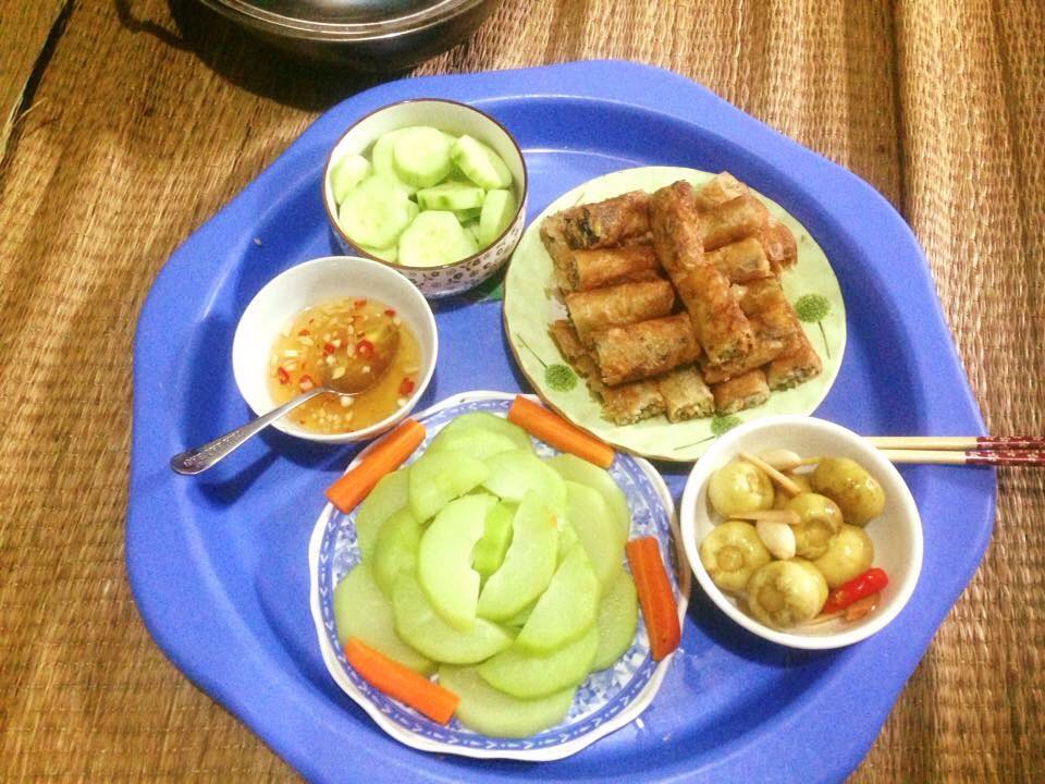 Vũ Linh thường tự chế biến những bữa ăn ngon m&agrave; vẫn tiết kiệm