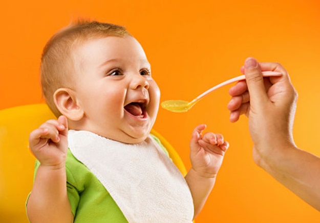 Ngo&agrave;i bột, trẻ c&oacute; thể ăn dặm bằng c&aacute;c loại sinh tố bổ dưỡng