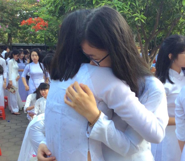 Lời tri &acirc;n của Hạnh Ng&acirc;n d&agrave;nh cho thầy c&ocirc; v&agrave; m&aacute;i trường th&acirc;n thương đ&atilde; g&acirc;y x&uacute;c đ&ocirc;ng đến c&aacute;c thầy c&ocirc; v&agrave; c&aacute;c bạn