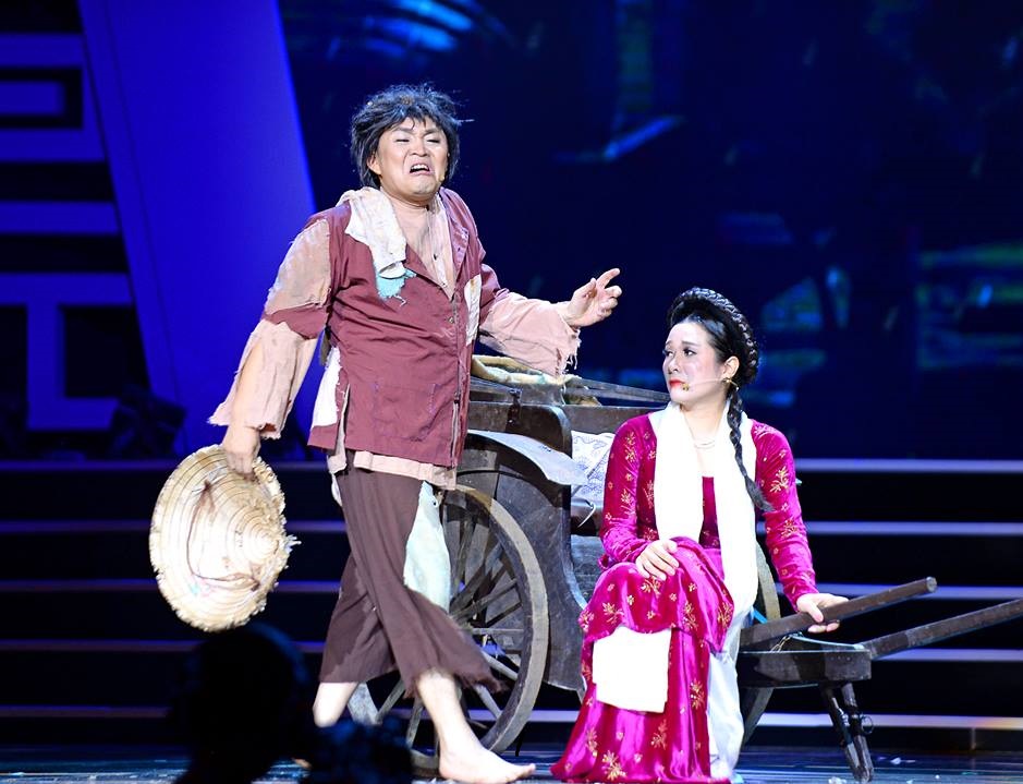 Vở diễn 'Người ngựa ngựa người' nổi tiếng với sự tham gia của NSƯT Xu&acirc;n Hinh v&agrave; NSƯT Thanh Thanh Hiền 