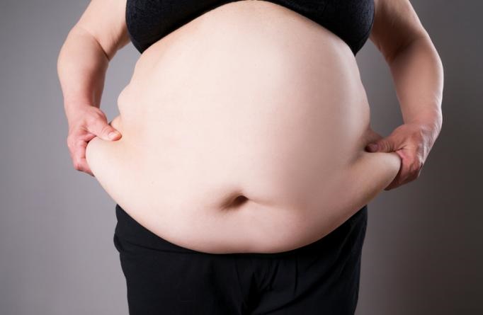 Uống qu&aacute; nhiều sữa l&agrave;m bạn b&eacute;o ph&igrave; dẫn đến nhiều căn bệnh nguy hiểm như ung thư v&agrave; tim mạch