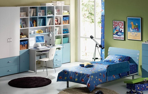 Vị tr&iacute; đặt b&agrave;n học cần tr&aacute;nh c&aacute;c cửa sổ lớn, tr&aacute;nh đối diện với cửa ch&iacute;nh