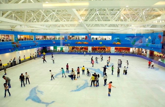 S&acirc;n trượt băng rộng lớn ở Royal City được nhiều thiếu ni&ecirc;n y&ecirc;u th&iacute;ch