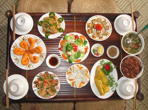 Mẹ c&oacute; thể chuẩn bị một bữa cơm thịnh soạn với nhiều m&oacute;n ăn con th&iacute;ch v&agrave;o ng&agrave;y 1/6