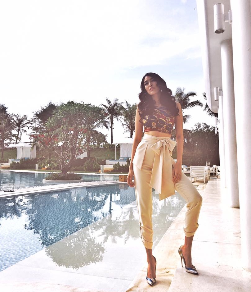 Lan Khu&ecirc; thể hiện gout thời trang cực chất với croptop v&agrave; quần baggy ấn tượng