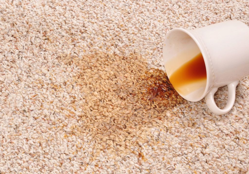C&aacute;c vết bẩn từ c&agrave; ph&ecirc;, tr&agrave;, rượu vang tr&ecirc;n thảm sẽ bị đ&aacute;nh bay với dung dịch glycerin