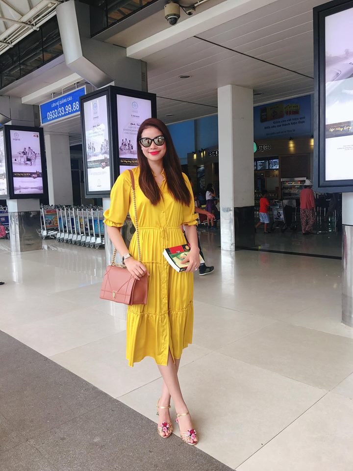 Thời trang s&acirc;n bay nhẹ nh&agrave;ng m&agrave; ấn tượng của hoa hậu Phạm Hương
