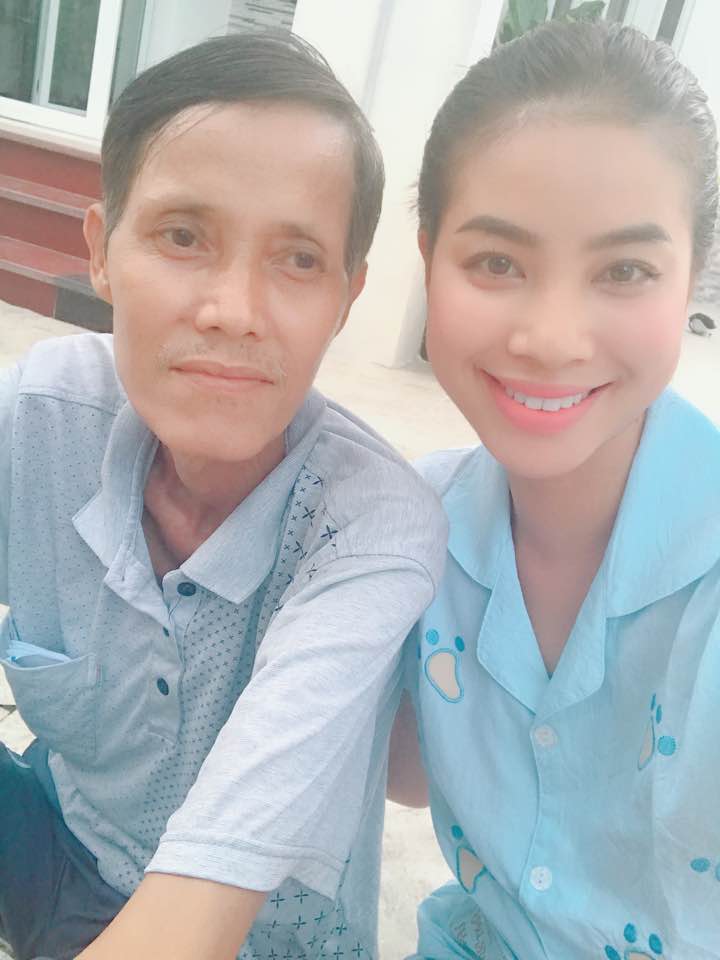 Hoa hậu Phạm Hương lu&ocirc;n cầu mong cho cha được khỏe mạnh v&agrave; b&igrave;nh an