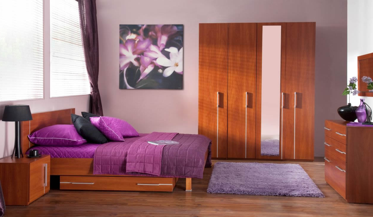 Kh&ocirc;ng được đặt giường ngủ đối diện với cửa ph&ograve;ng hay cửa nh&agrave; vệ sinh