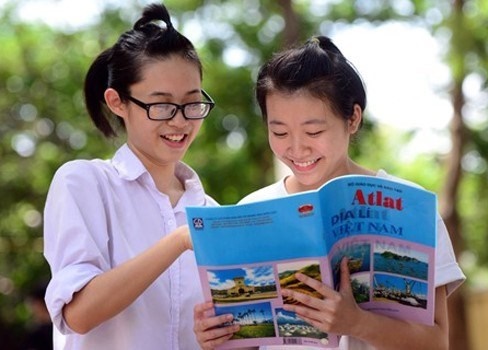 Sử dụng Atlat địa l&yacute; gi&uacute;p học sinh c&oacute; thể l&agrave;m b&agrave;i địa l&yacute; tốt hơn.