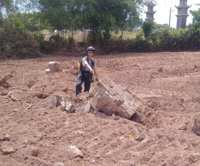 Người d&acirc;n địa phương cho biết một lăng mộ vợ vua Tự Đức đ&atilde; bị san phẳng