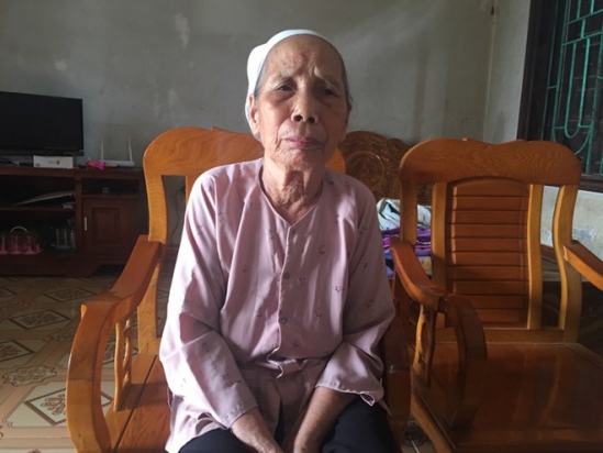 B&agrave; nội v&agrave; cả gia đ&igrave;nh b&aacute;c sĩ Lương mong ch&aacute;u trai được x&eacute;t xử c&ocirc;ng t&acirc;m