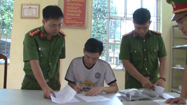 B&aacute;c sĩ Lương bị c&ocirc;ng an H&ograve;a B&igrave;nh tạm giữ v&igrave; li&ecirc;n quan đến vụ việc 8 bệnh nh&acirc;n chạy thận tử vong