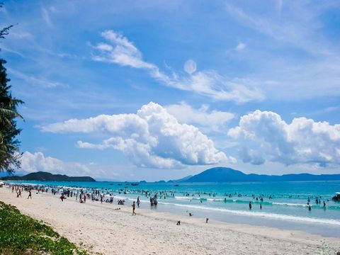 Di chuyển dọc Quốc lộ 5, bạn đ&atilde; c&oacute; thể đến b&atilde;i biển Đồ Sơn v&agrave; vui chơi tại đ&acirc;y