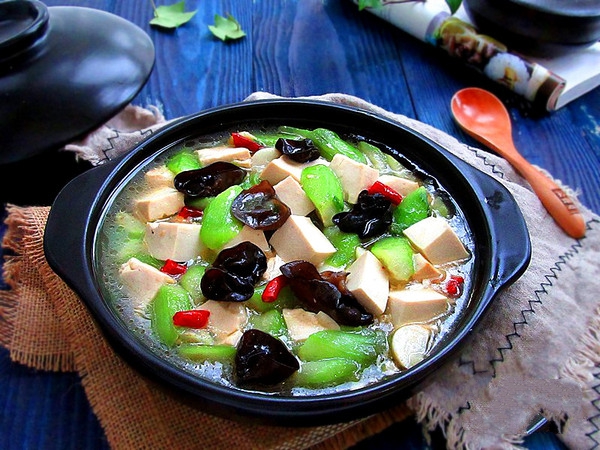 Th&agrave;nh phẩm l&agrave; m&oacute;n canh mướp đậu phụ nộc nhĩ thơm m&aacute;t