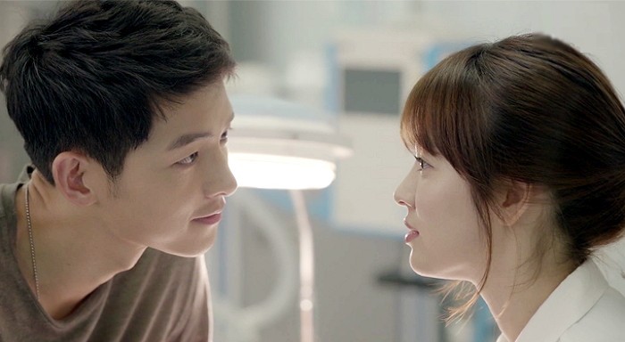 Song Joong Ki v&agrave; Song Hye Kyo đ&atilde; c&ugrave;ng hợp t&aacute;c trong phim 'Hậu duệ mặt trời' từ giữa năm 2016