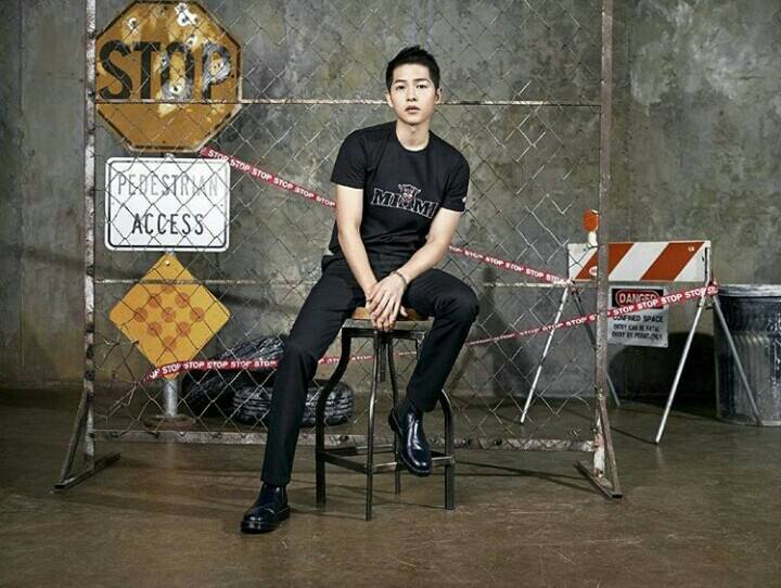 Song Joong Ki tham gia v&agrave;o nhiều dự &aacute;n quảng c&aacute;o, gi&uacute;p anh c&oacute; thu nhập lớn