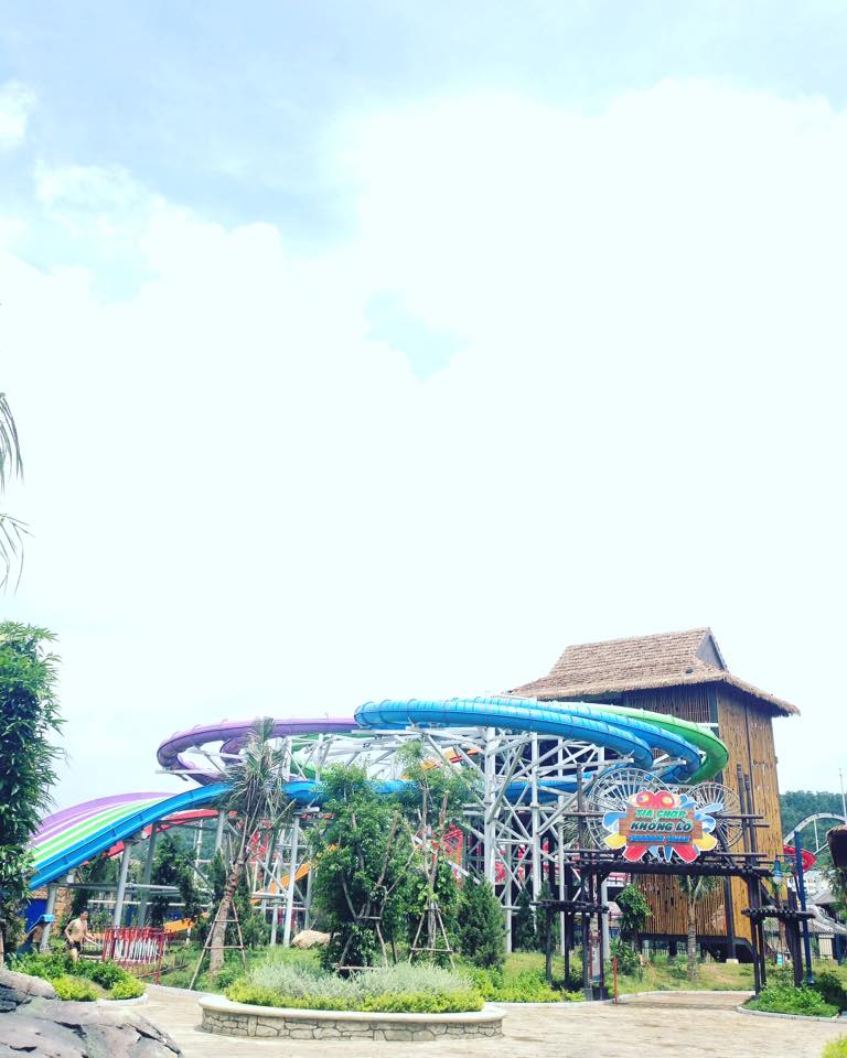 Một khu vui chơi tại Dragon Park được nhiều trẻ em y&ecirc;u th&iacute;ch