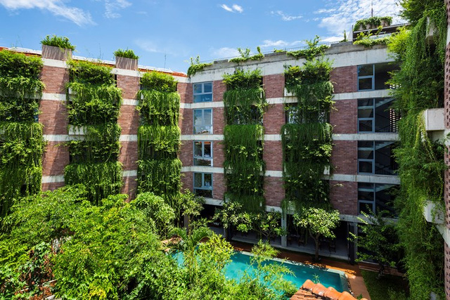 Kh&aacute;ch sạn Atlas Hotel nh&igrave;n từ b&ecirc;n ngo&agrave;i