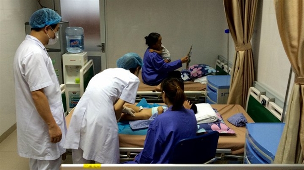 Y sĩ li&ecirc;n quan trực tiếp đến vụ gần 80 trẻ em mắc s&ugrave;i m&agrave;o g&agrave; ở Hưng Y&ecirc;n sẽ bị đ&igrave;nh chỉ c&ocirc;ng t&aacute;c