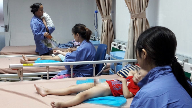 Bệnh viện Da liễu Trung ương sẽ miền ph&iacute; điều trị cho c&aacute;c trẻ em bị s&ugrave;i m&agrave;o g&agrave; ở huyện Kho&aacute;i Ch&acirc;u