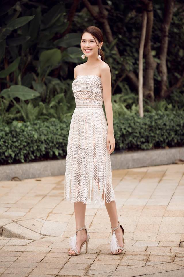 Tường Linh lu&ocirc;n xuất hiện đầy dịu d&agrave;ng, nữ t&iacute;nh