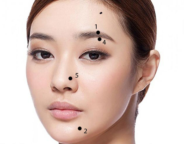 Người phụ nữ có nốt ruồi phía trên lông mày mang tướng khắc phu