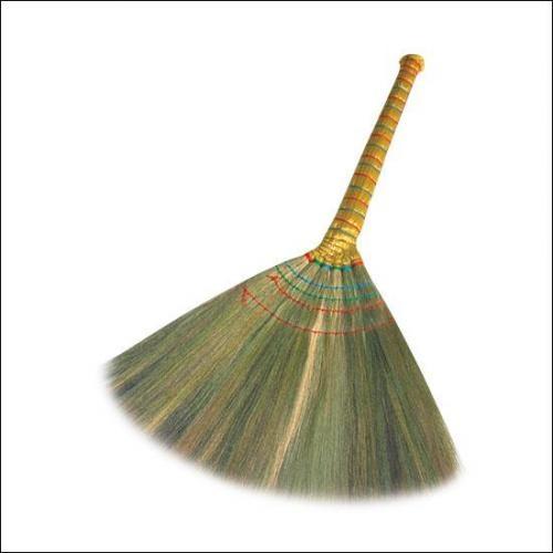 Những người tuổi Ngọ n&ecirc;n đặt một c&aacute;i chổi ở g&oacute;c nh&agrave; để tr&aacute;nh bất an