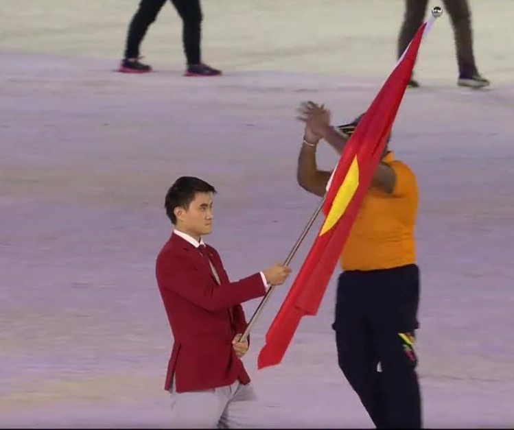 Vũ Th&agrave;nh An dẫn đầu đo&agrave;n thể thao Việt Nam tại lễ khai mạc SEA Games 29