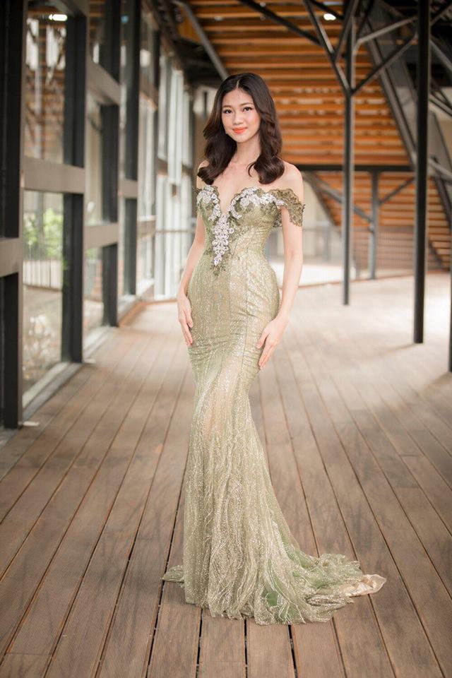 Vẻ đẹp của &Aacute; hậu Anh T&uacute; trong bộ đầm c&uacute;p ngực đầy nữ t&iacute;nh