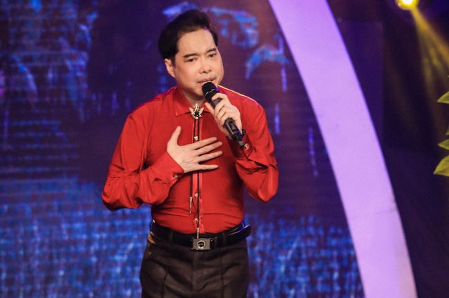 Ca sĩ Ngọc Sơn c&oacute; nhiều đ&oacute;ng g&oacute;p cho &acirc;m nhạc nhưng chức danh gi&aacute;o sư kh&ocirc;ng c&oacute; cơ sở khoa học