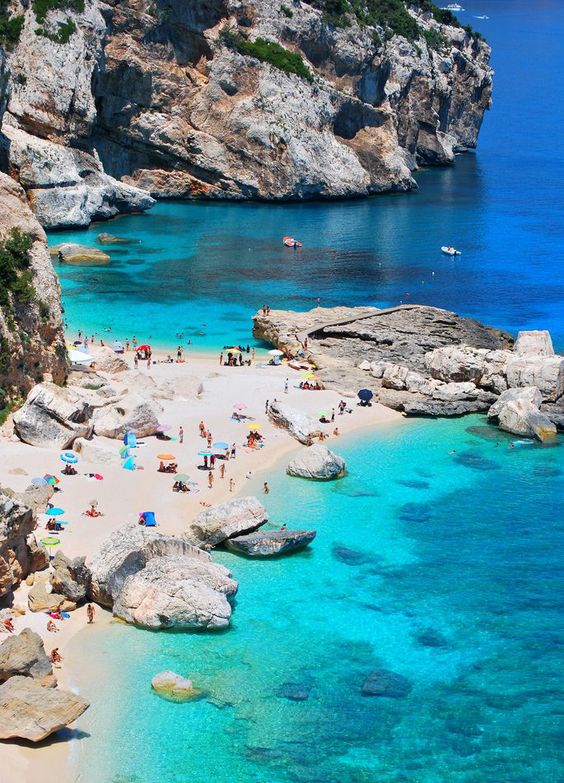 Vẻ đẹp của h&ograve;n đảo nổi tiếng Italia ven bờ Địa Trung Hải