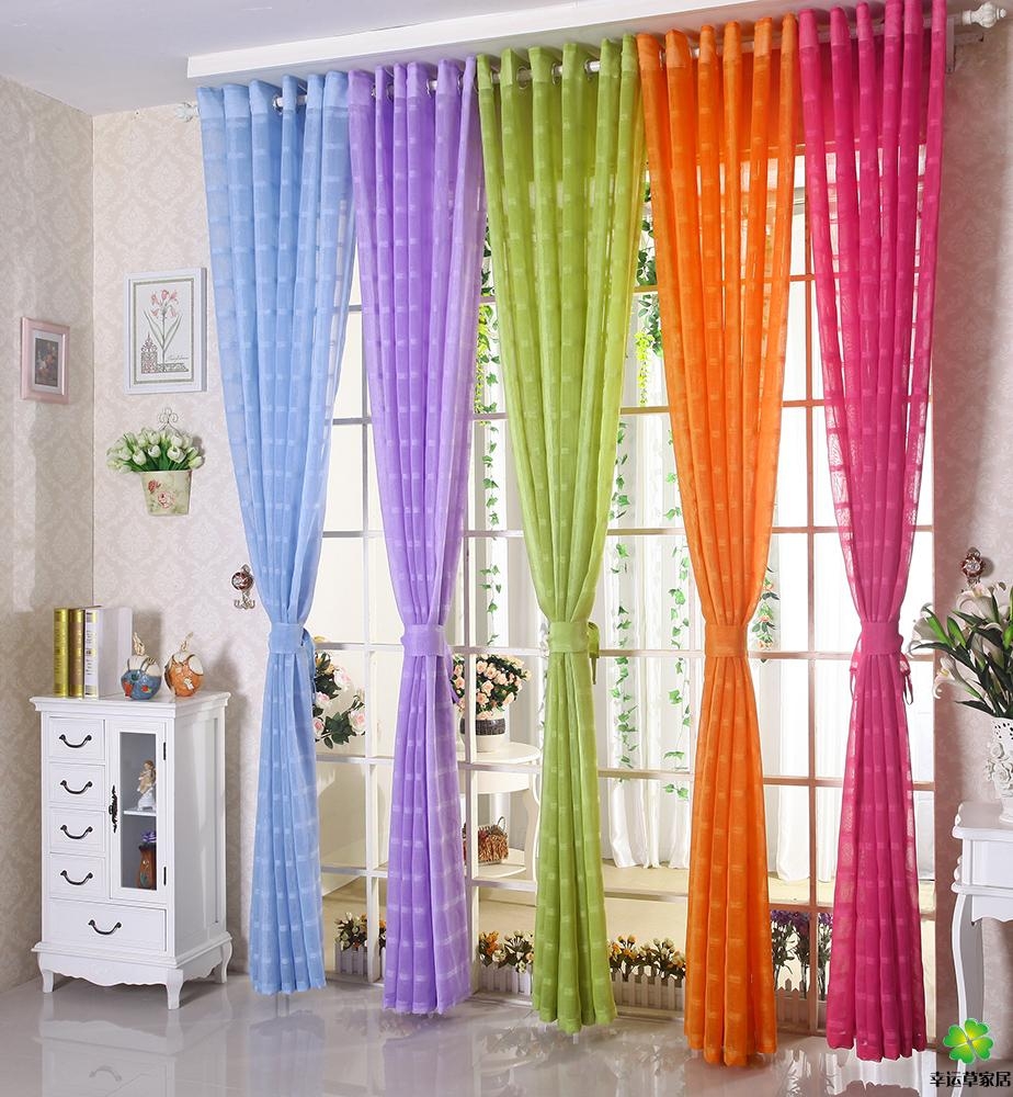 Thay đổi r&egrave;m cửa c&oacute; m&agrave;u sắc tươi s&aacute;ng trong th&aacute;ng C&ocirc; hồn