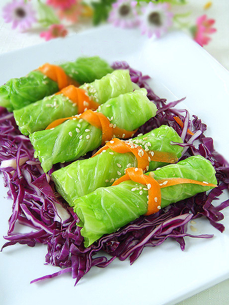 Bắp cải cuốn rau củ lạ miệng