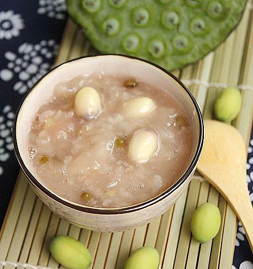 Ch&aacute;o hạt sen cho m&ugrave;a lễ Vu Lan